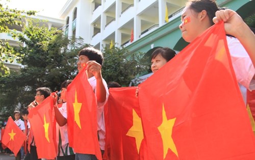 Trường Đại học Đông Á (Đà Nẵng): Trao 100 triệu đồng “Hướng về biển Đông”